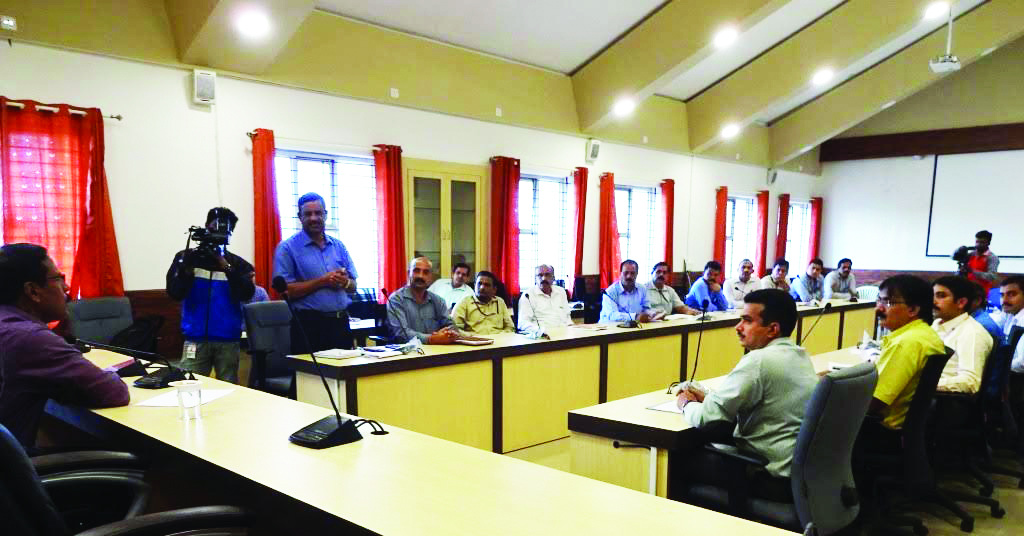 ಜನಸ್ನೇಹಿಯಾಗಿ ವ್ಯವಹರಿಸಲು ಬ್ಯಾಂಕ್‌ಗಳಿಗೆ ಡಿಸಿ ಕರೆ